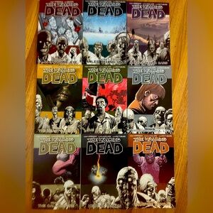 Walking dead graphic novel set (1-7, 9, 10)